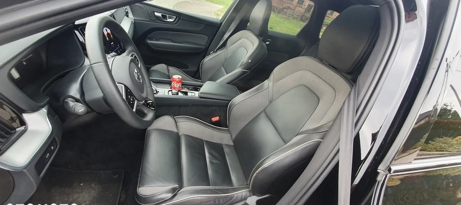 Volvo XC 60 cena 195900 przebieg: 30600, rok produkcji 2022 z Legionowo małe 191